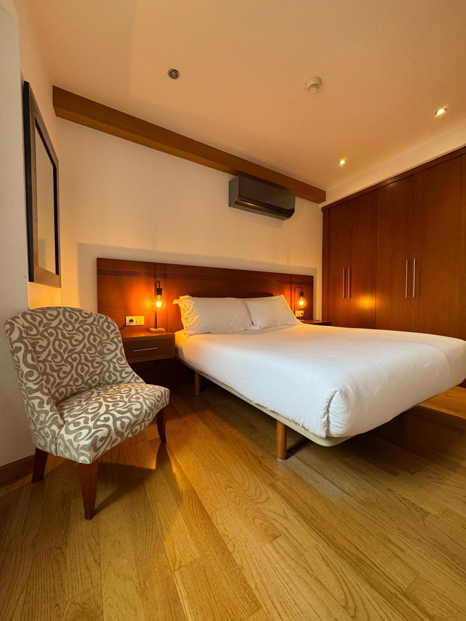 Apartamentos Casa De La Inmaculada Santiago de Compostela Bagian luar foto
